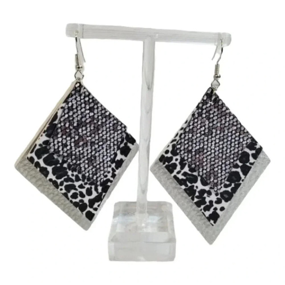 3 Layer Grey Sparkle Faux Leather Dangle Chic Lightweight Earrings 3g6 - Picture 2 of 5